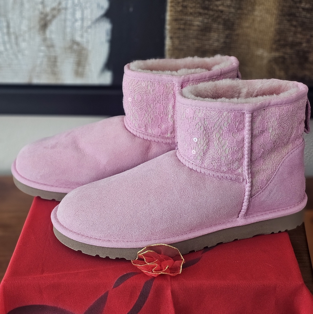 💯AUTHENTIC PINK UGG BOOTS